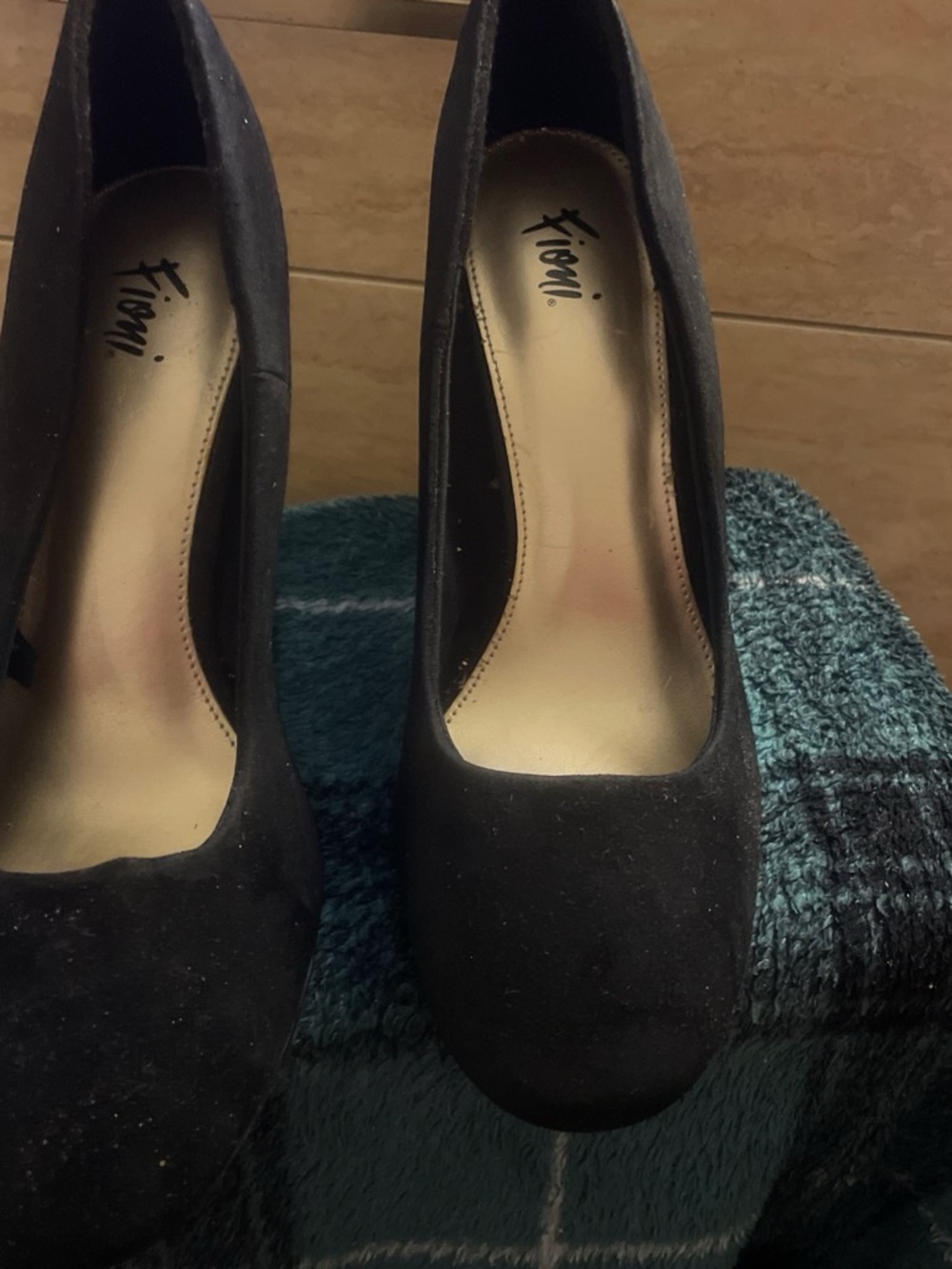 Black Suede Round-Toe Pumps - Women's Classic Heel